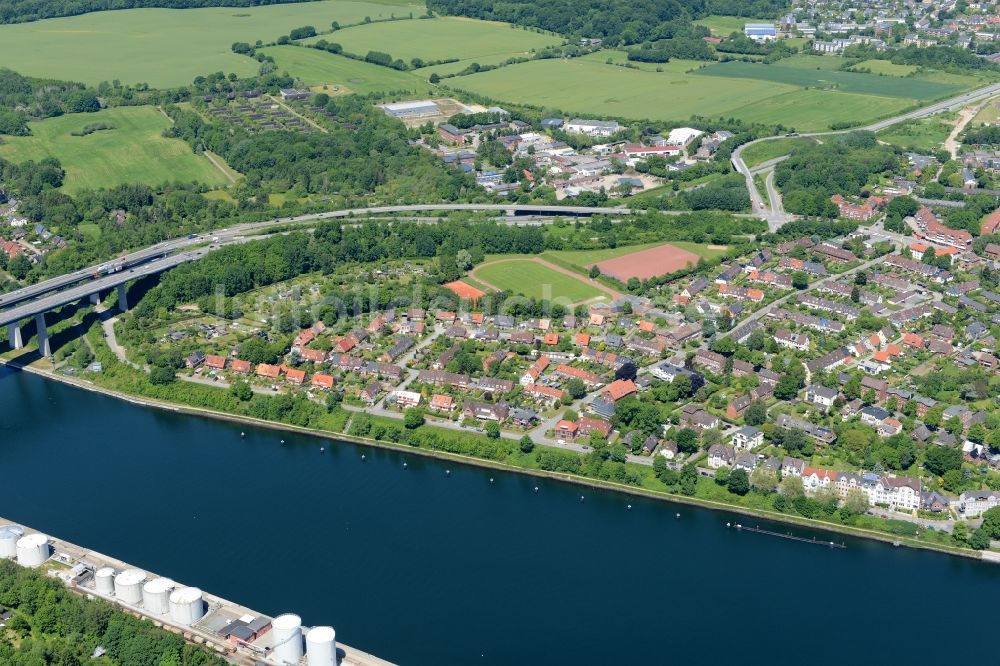 Kiel von oben - Stadtrand und Außenbezirks- Wohngebiete in Kiel im Bundesland Schleswig-Holstein