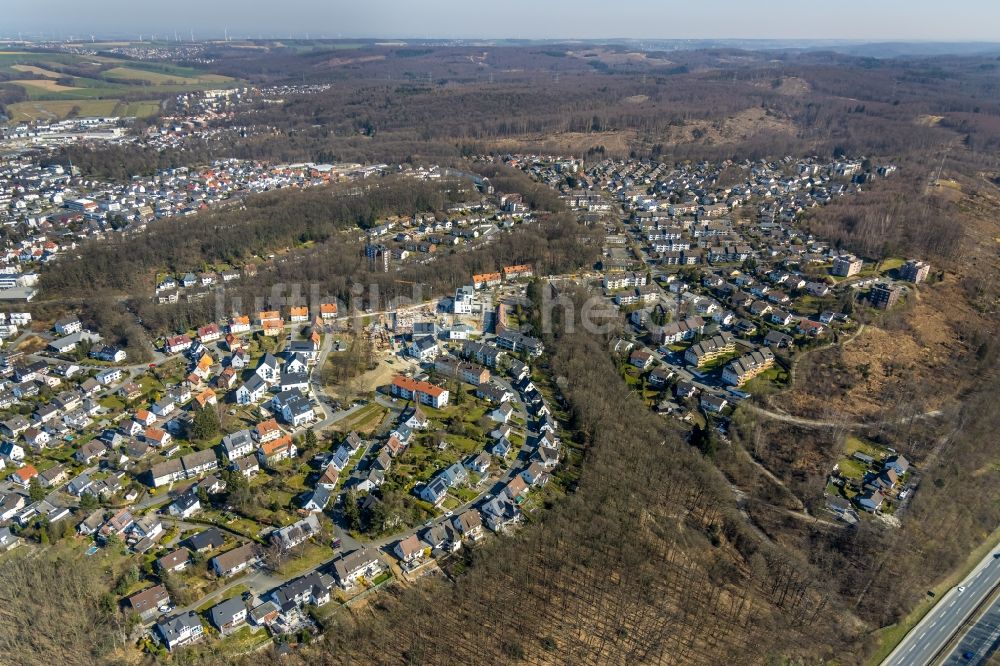 Luftbild Arnsberg - Stadtrand und Außenbezirks- Wohngebiete Müggenbergring und Litauenring im Ortsteil Neheim in Arnsberg im Bundesland Nordrhein-Westfalen, Deutschland