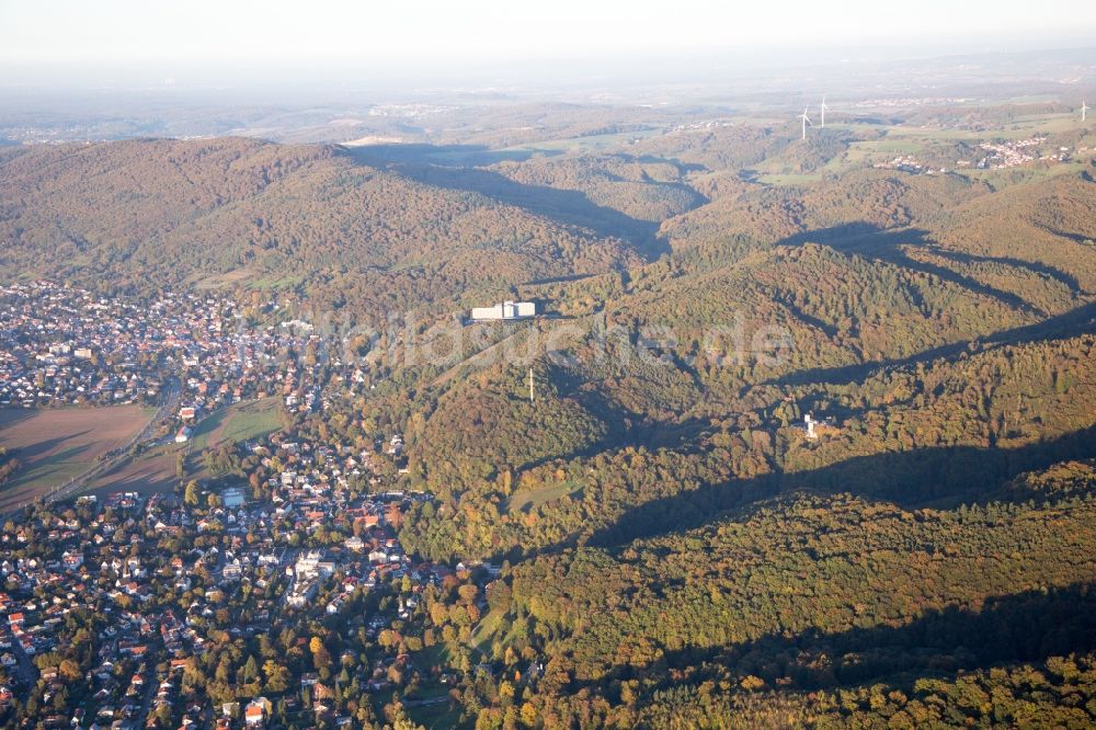 Alsbach-Hähnlein aus der Vogelperspektive: Stadtrand und Außenbezirks- Wohngebiete im Ortsteil Alsbach in Alsbach-Hähnlein im Bundesland Hessen