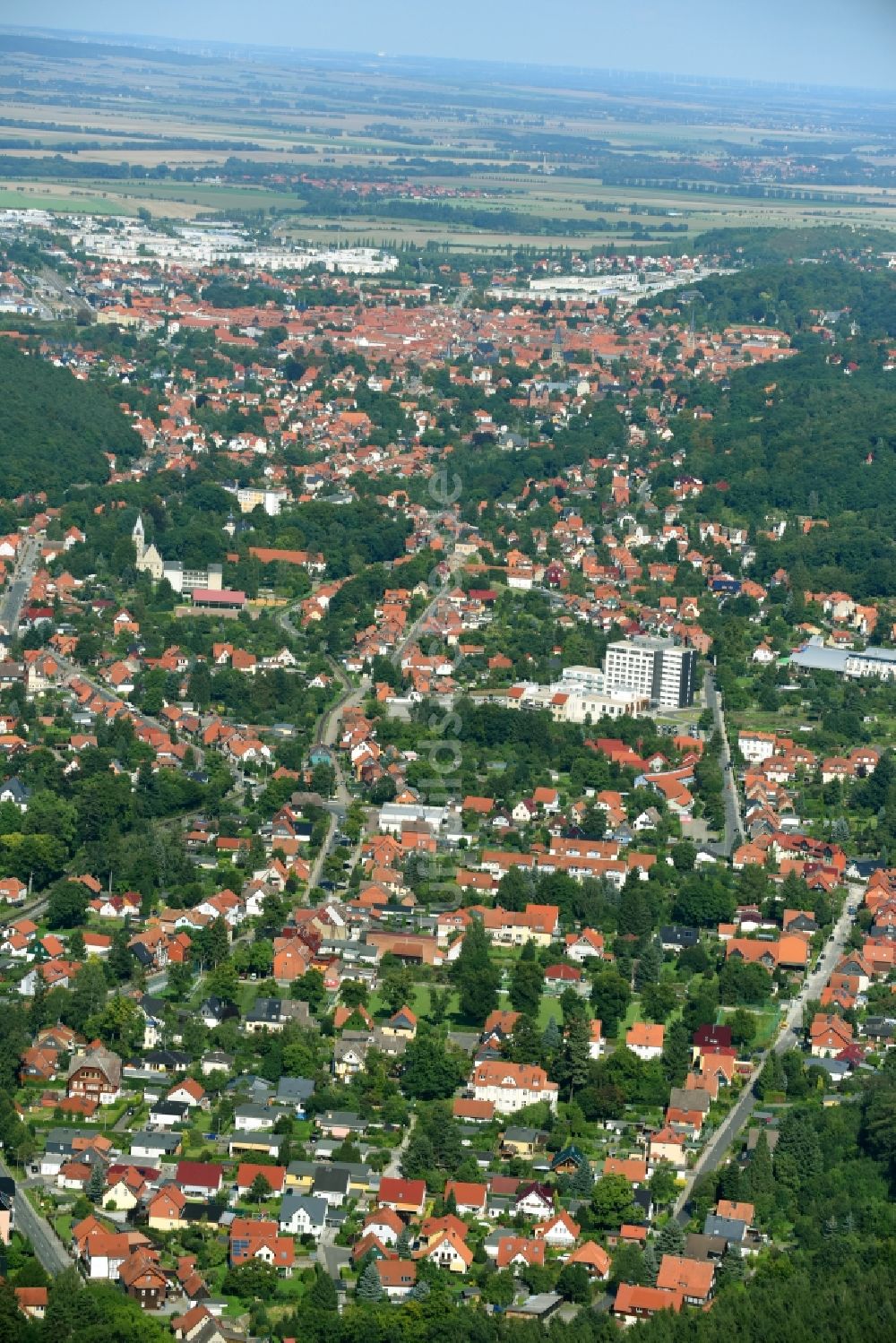 Luftaufnahme Wernigerode - Stadtrand und Außenbezirks- Wohngebiete im Ortsteil Hasserode in Wernigerode im Bundesland Sachsen-Anhalt, Deutschland