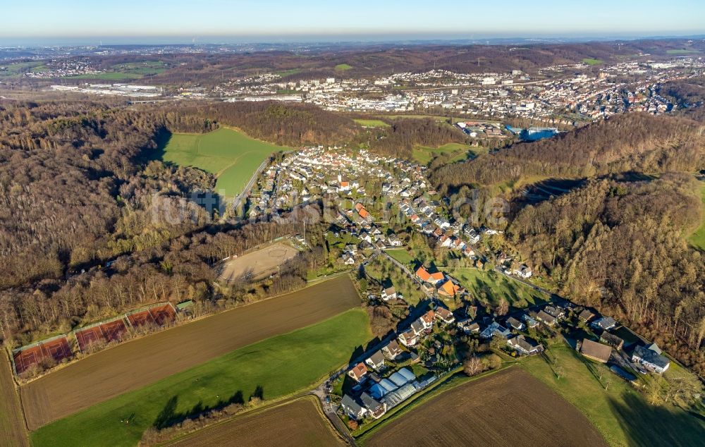 Hagen von oben - Stadtrand und Außenbezirks- Wohngebiete im Ortsteil Holthausen in Hagen im Bundesland Nordrhein-Westfalen, Deutschland