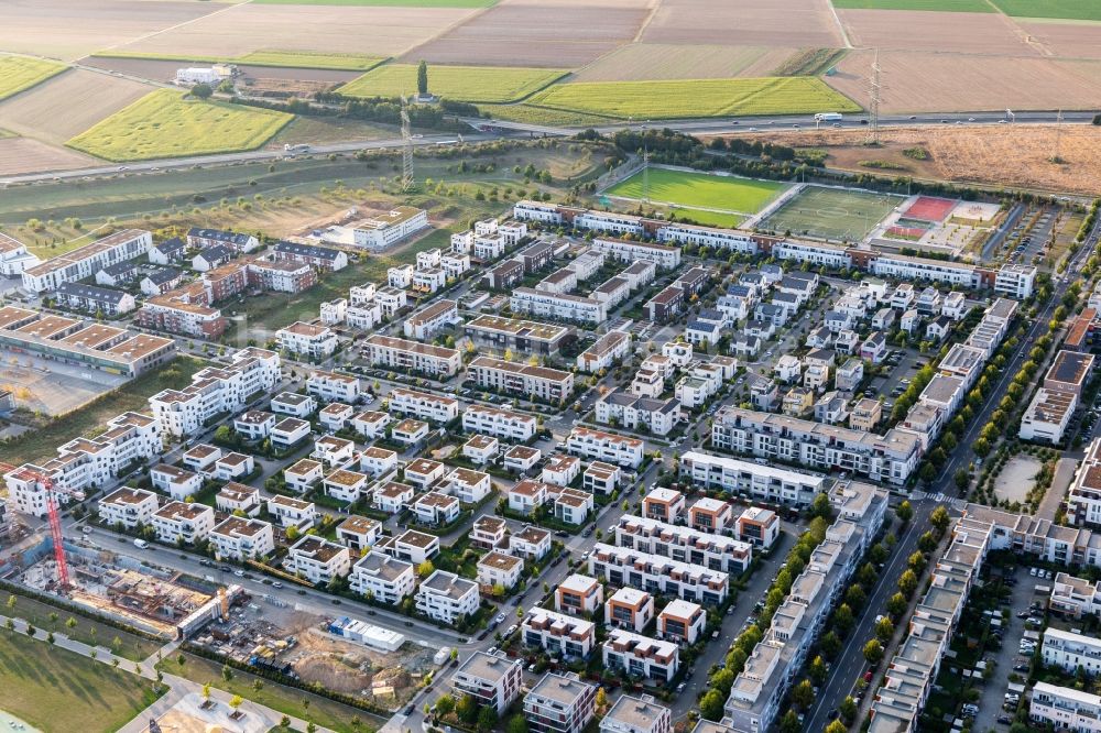 Luftaufnahme Frankfurt am Main - Stadtrand und Außenbezirks- Wohngebiete im Ortsteil Kalbach- Riedberg in Frankfurt am Main im Bundesland Hessen, Deutschland