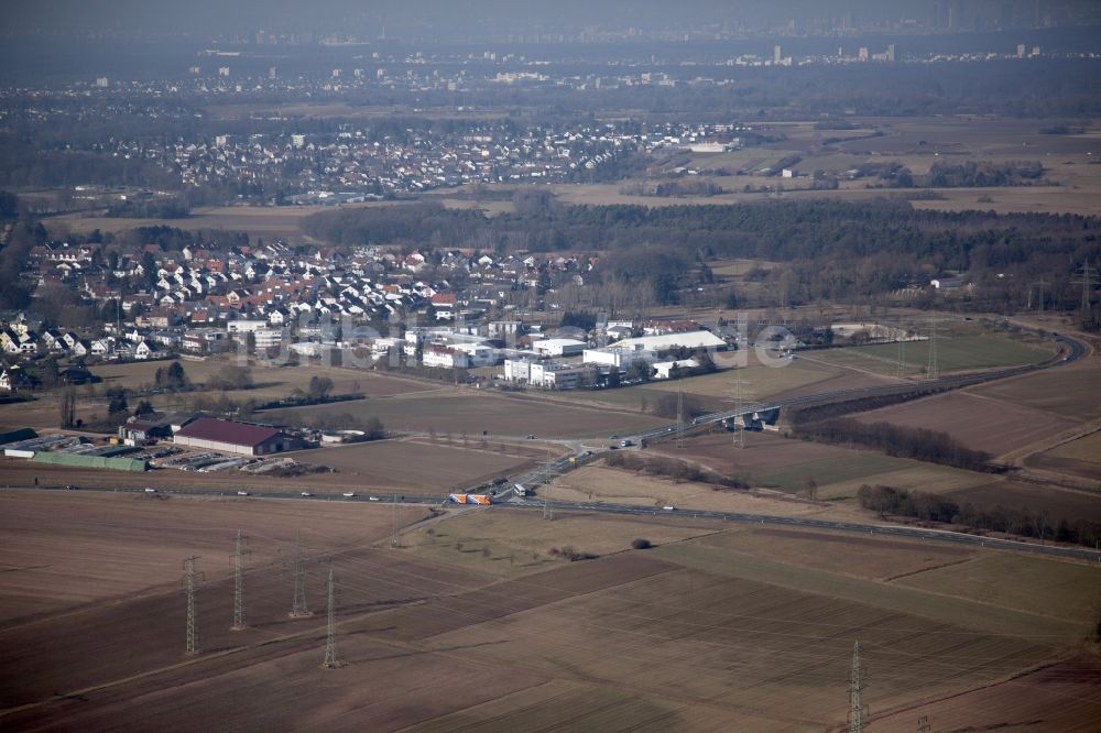 Dreieich von oben - Stadtrand und Außenbezirks- Wohngebiete im Ortsteil Offenthal in Dreieich im Bundesland Hessen