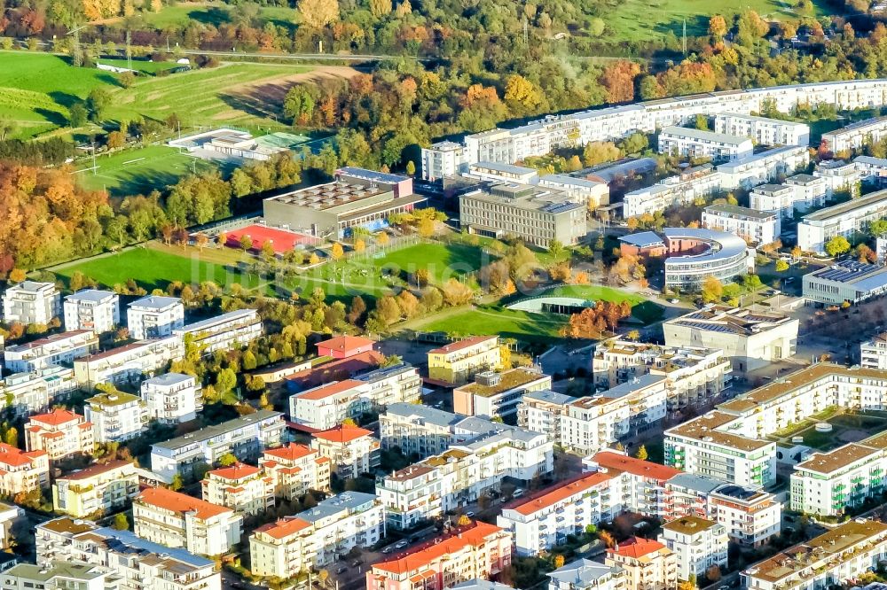 Luftbild Freiburg im Breisgau - Stadtrand und Außenbezirks- Wohngebiete im Ortsteil Rieselfeld in Freiburg im Breisgau im Bundesland Baden-Württemberg, Deutschland