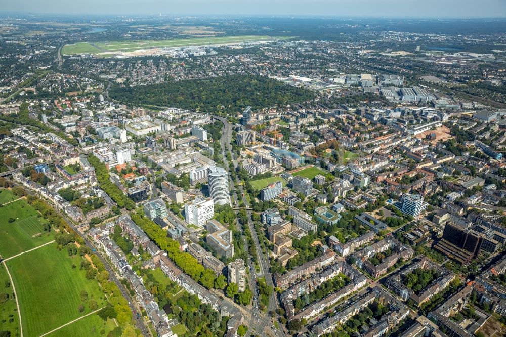 Düsseldorf von oben - Stadtrand und Außenbezirks- Wohngebiete rund um die Danziger Str. in Düsseldorf im Bundesland Nordrhein-Westfalen, Deutschland