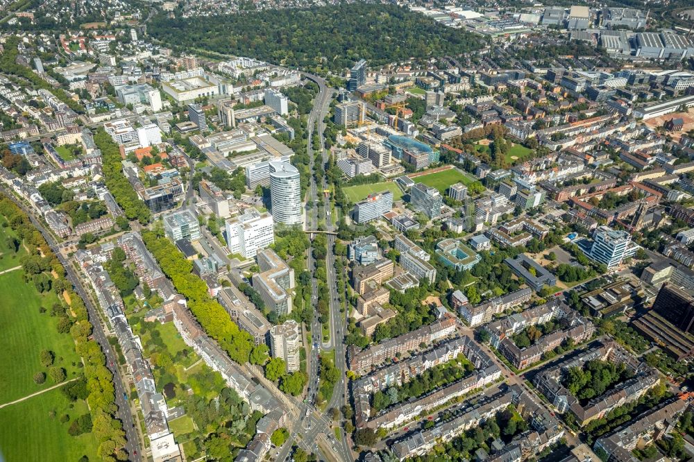 Luftbild Düsseldorf - Stadtrand und Außenbezirks- Wohngebiete rund um die Danziger Str. in Düsseldorf im Bundesland Nordrhein-Westfalen, Deutschland