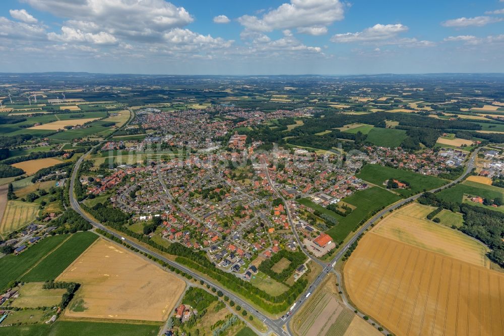 Sassenberg von oben - Stadtrand und Außenbezirks- Wohngebiete in Sassenberg im Bundesland Nordrhein-Westfalen, Deutschland