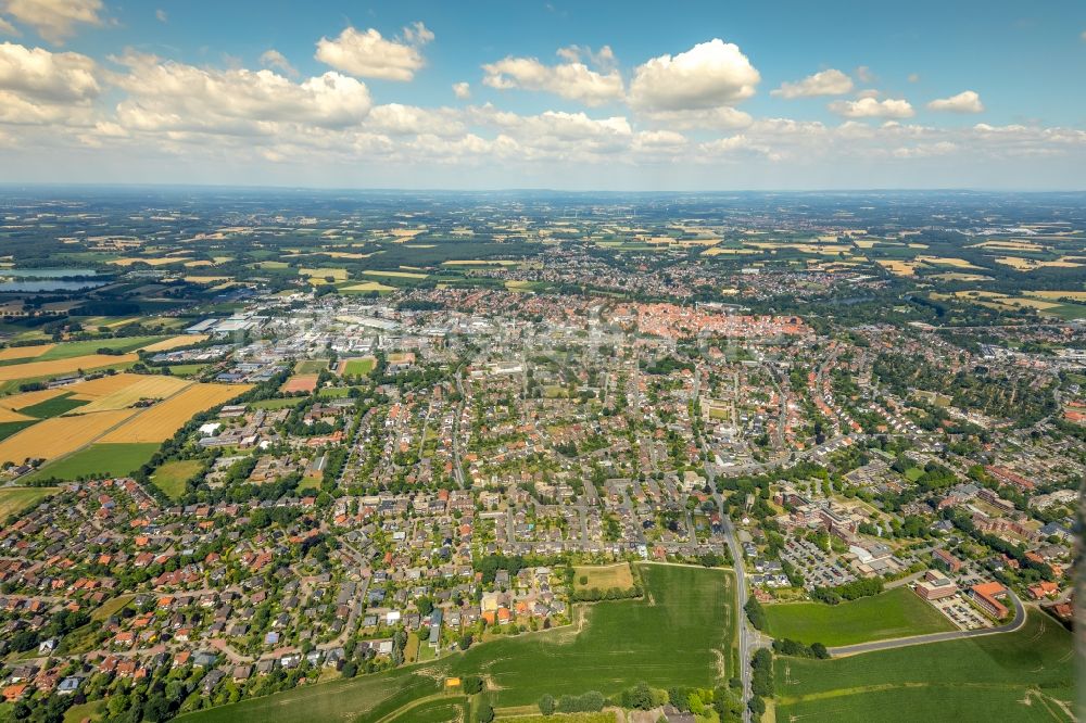 Warendorf von oben - Stadtrand und Außenbezirks- Wohngebiete in Warendorf im Bundesland Nordrhein-Westfalen, Deutschland