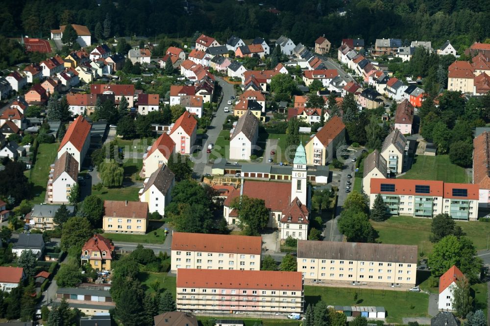 Werdau von oben - Stadtrand und Außenbezirks- Wohngebiete in Werdau im Bundesland Sachsen