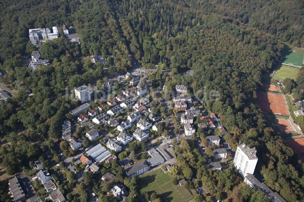 Wiesbaden aus der Vogelperspektive: Stadtrand und Außenbezirks- Wohngebiete in Wiesbaden im Bundesland Hessen