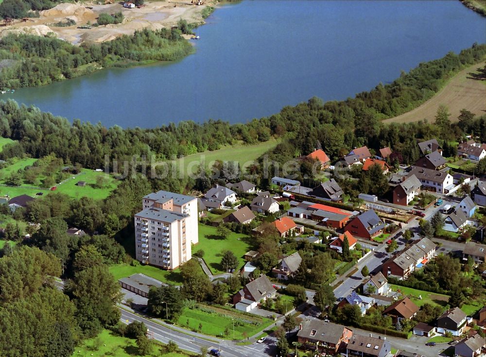 Luftaufnahme Langenfeld-Richrath - Stadtrand am Baggersee von Richrath in Nordhrhein-Westfalen