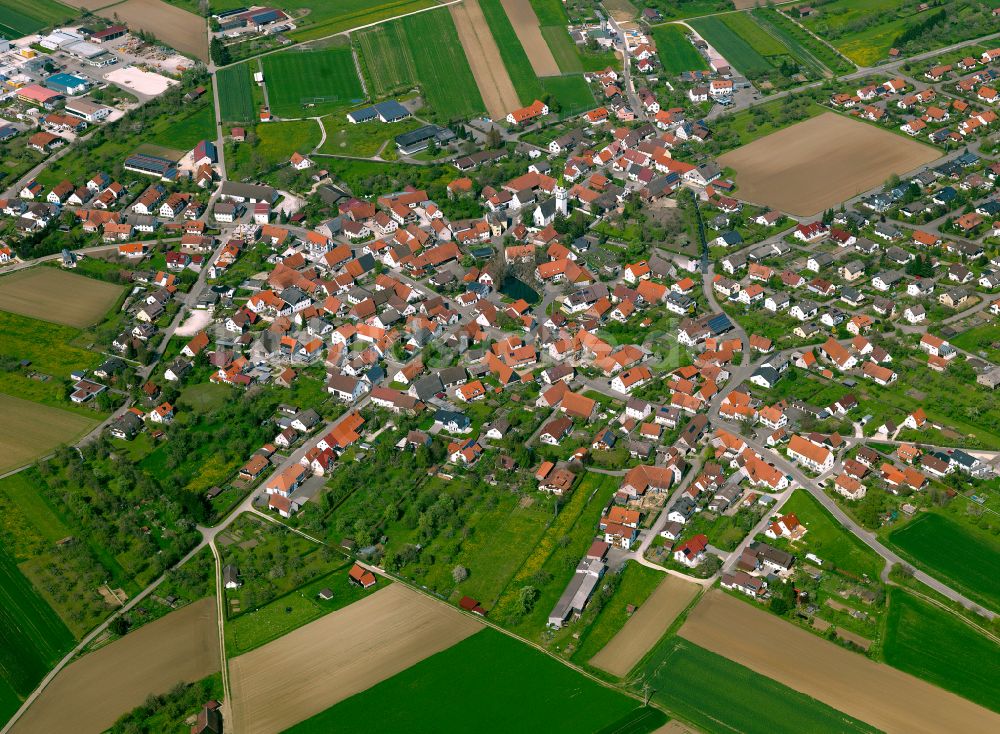 Luftaufnahme Asch - Stadtrand mit landwirtschaftlichen Feldern in Asch im Bundesland Baden-Württemberg, Deutschland
