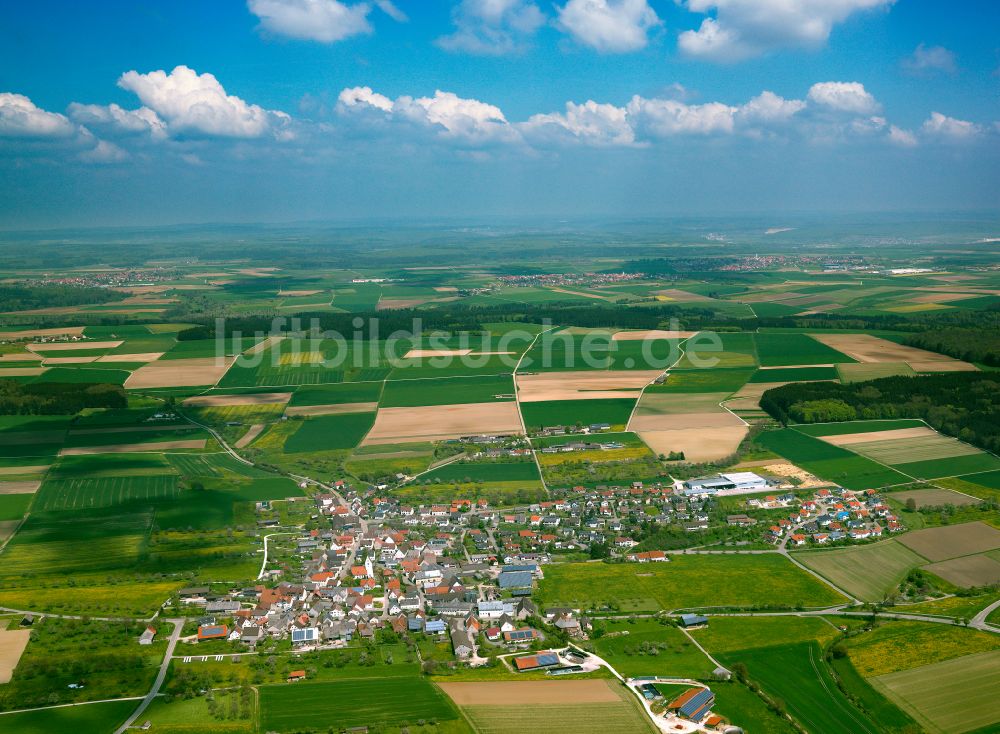 Ballendorf aus der Vogelperspektive: Stadtrand mit landwirtschaftlichen Feldern in Ballendorf im Bundesland Baden-Württemberg, Deutschland