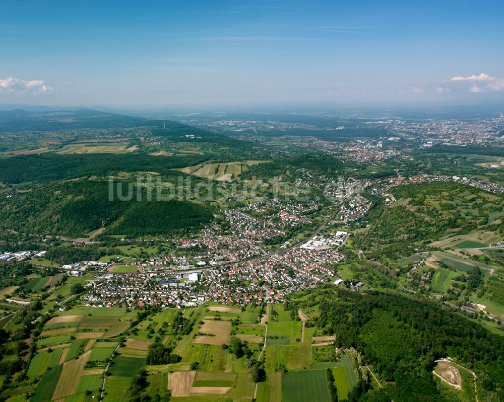 Berghausen von oben - Stadtrand mit landwirtschaftlichen Feldern in Berghausen im Bundesland Baden-Württemberg, Deutschland