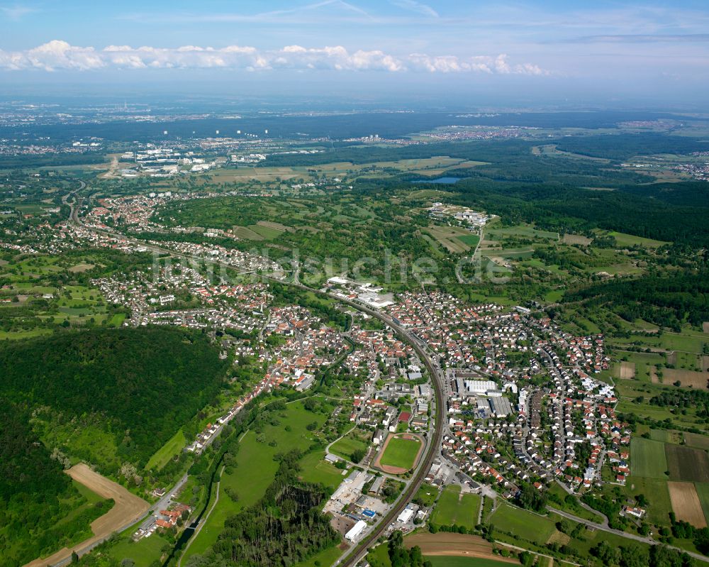 Berghausen aus der Vogelperspektive: Stadtrand mit landwirtschaftlichen Feldern in Berghausen im Bundesland Baden-Württemberg, Deutschland