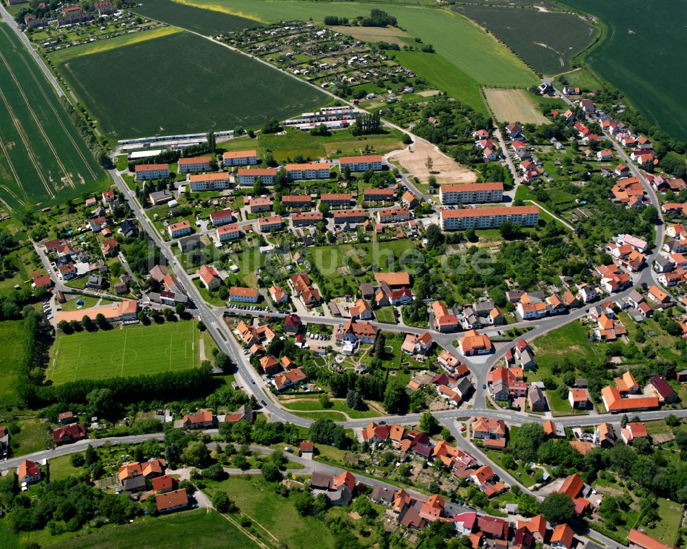 Luftaufnahme Bischofferode - Stadtrand mit landwirtschaftlichen Feldern in Bischofferode im Bundesland Thüringen, Deutschland