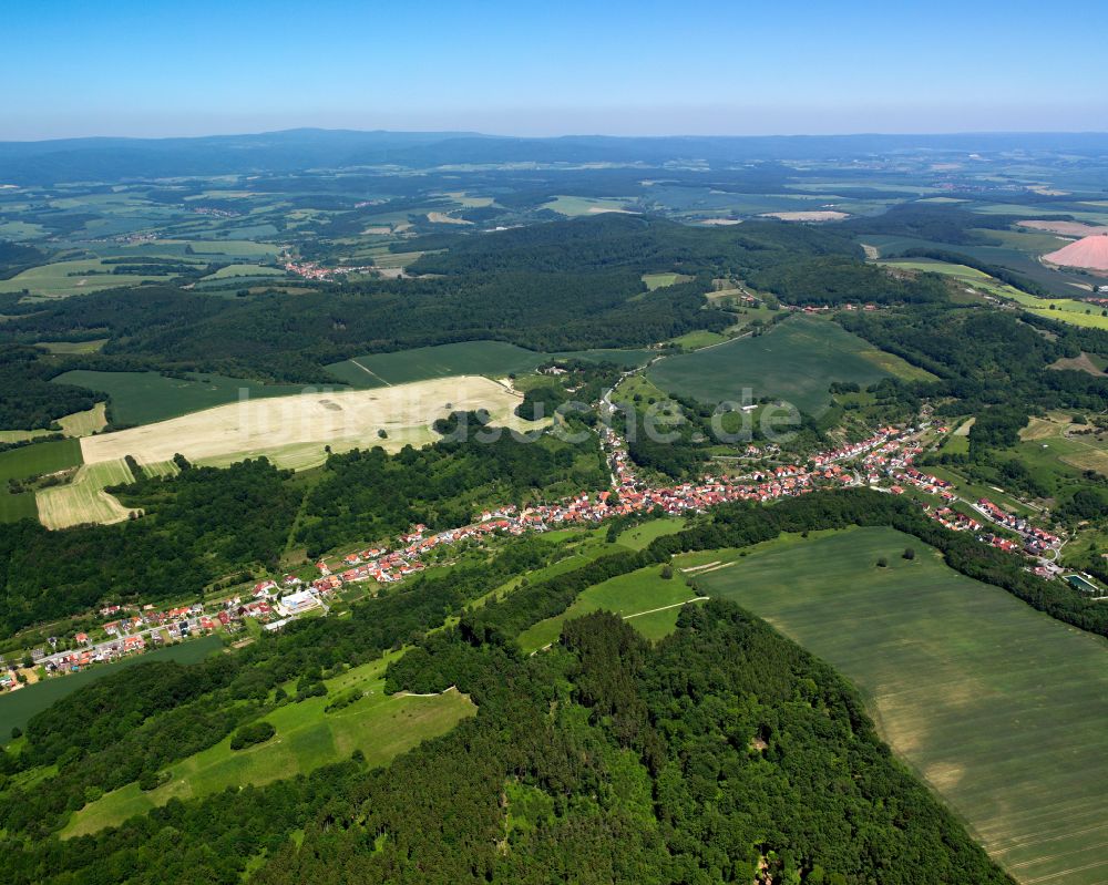 Brehme aus der Vogelperspektive: Stadtrand mit landwirtschaftlichen Feldern in Brehme im Bundesland Thüringen, Deutschland