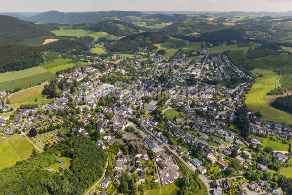 Bremscheid von oben - Stadtrand mit landwirtschaftlichen Feldern in Bremscheid im Bundesland Nordrhein-Westfalen, Deutschland