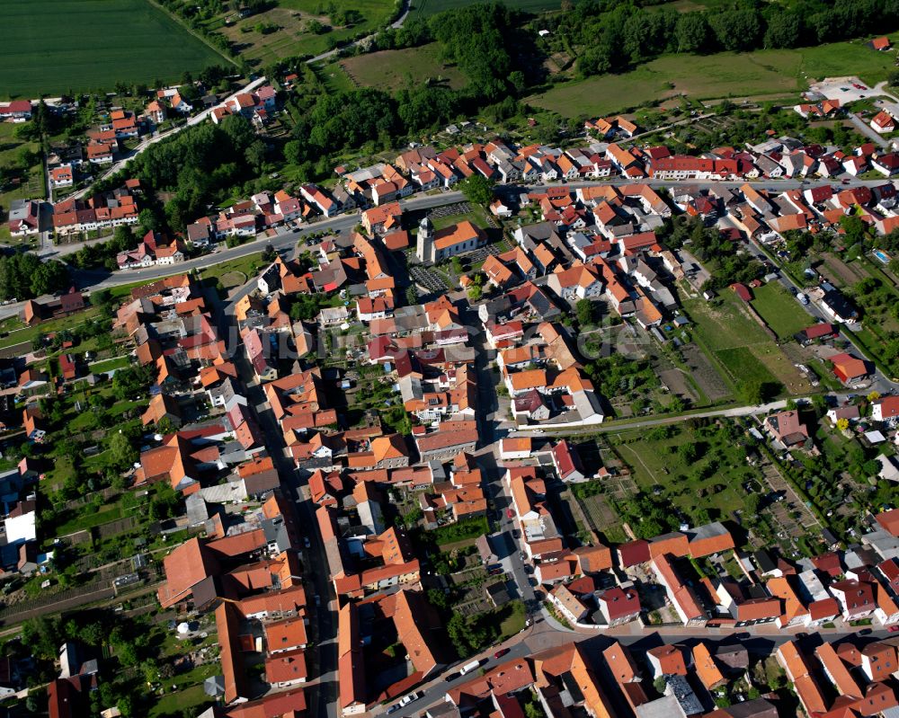 Büttstedt von oben - Stadtrand mit landwirtschaftlichen Feldern in Büttstedt im Bundesland Thüringen, Deutschland