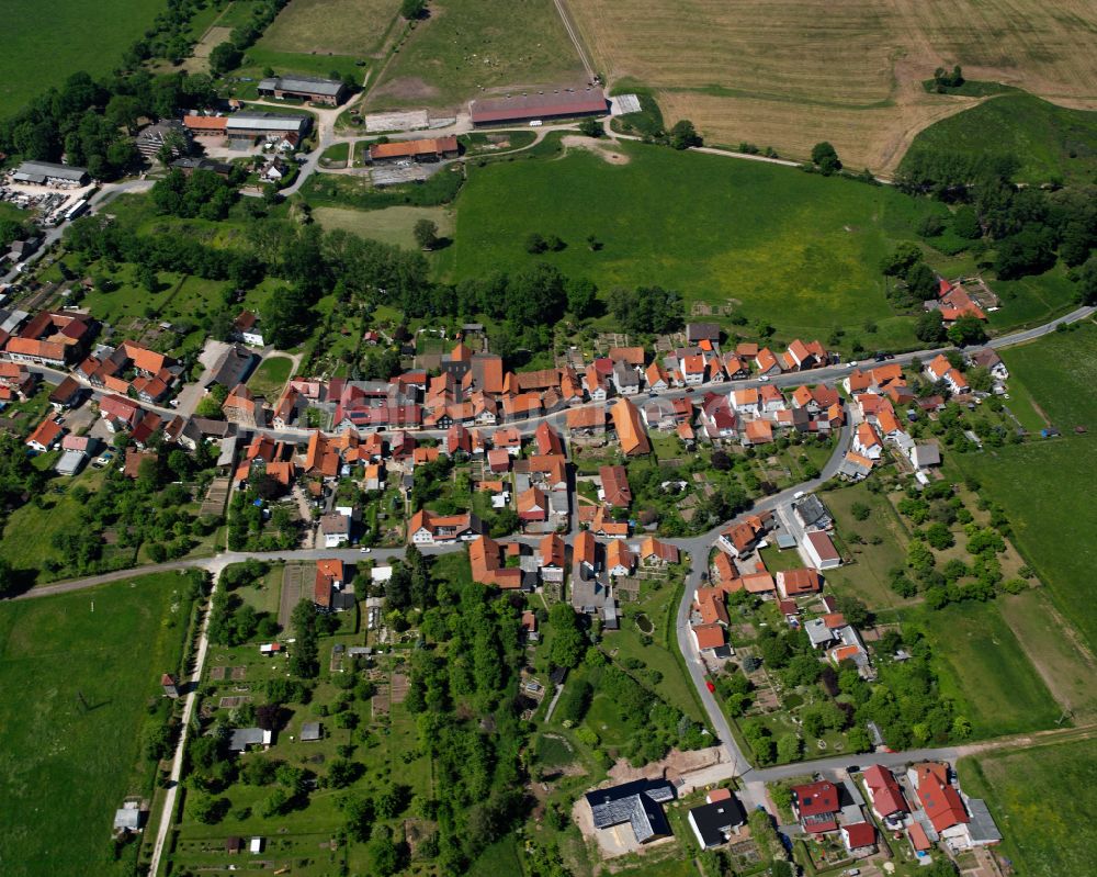 Buhla von oben - Stadtrand mit landwirtschaftlichen Feldern in Buhla im Bundesland Thüringen, Deutschland