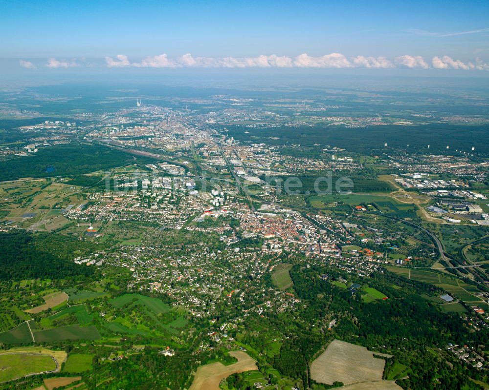 Luftaufnahme Durlach - Stadtrand mit landwirtschaftlichen Feldern in Durlach im Bundesland Baden-Württemberg, Deutschland