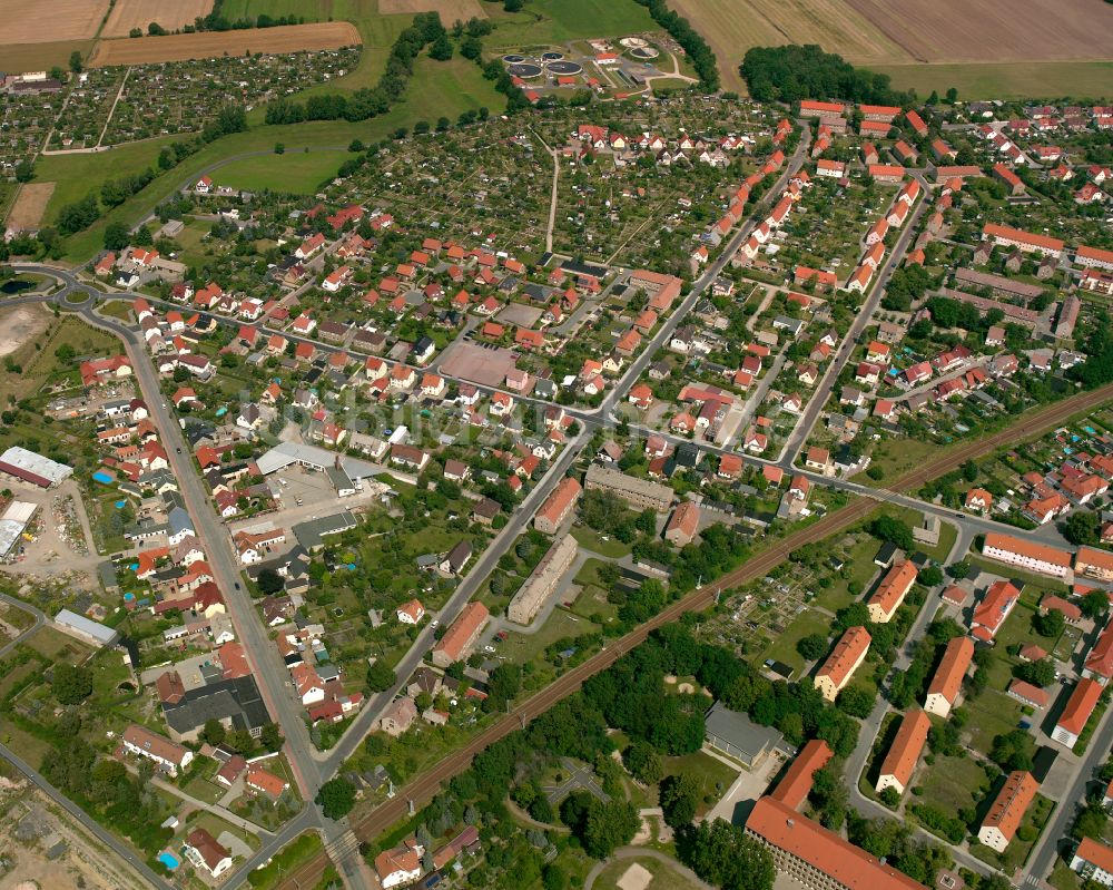 Gröditz von oben - Stadtrand mit landwirtschaftlichen Feldern in Gröditz im Bundesland Sachsen, Deutschland