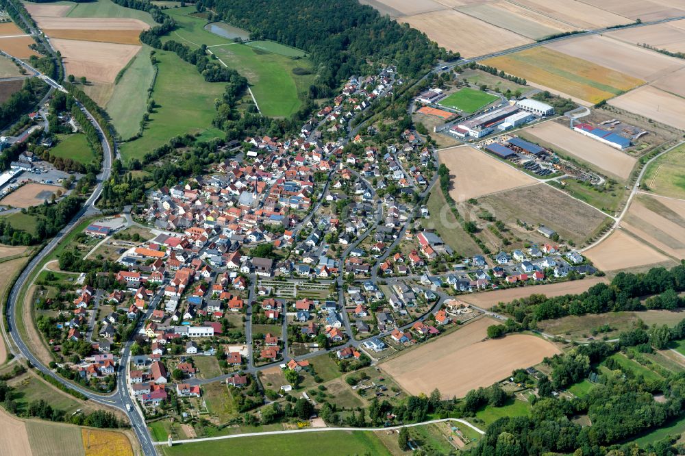 Luftaufnahme Gössenheim - Stadtrand mit landwirtschaftlichen Feldern in Gössenheim im Bundesland Bayern, Deutschland