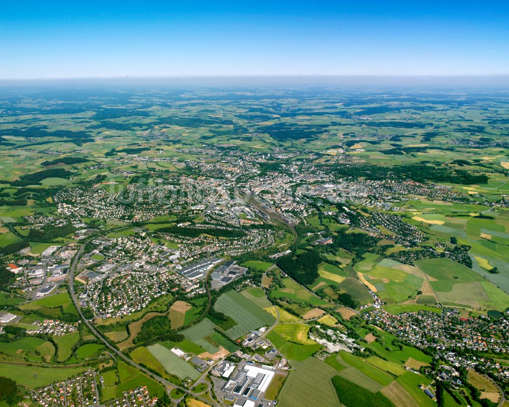 Luftaufnahme Hof - Stadtrand mit landwirtschaftlichen Feldern in Hof im Bundesland Bayern, Deutschland