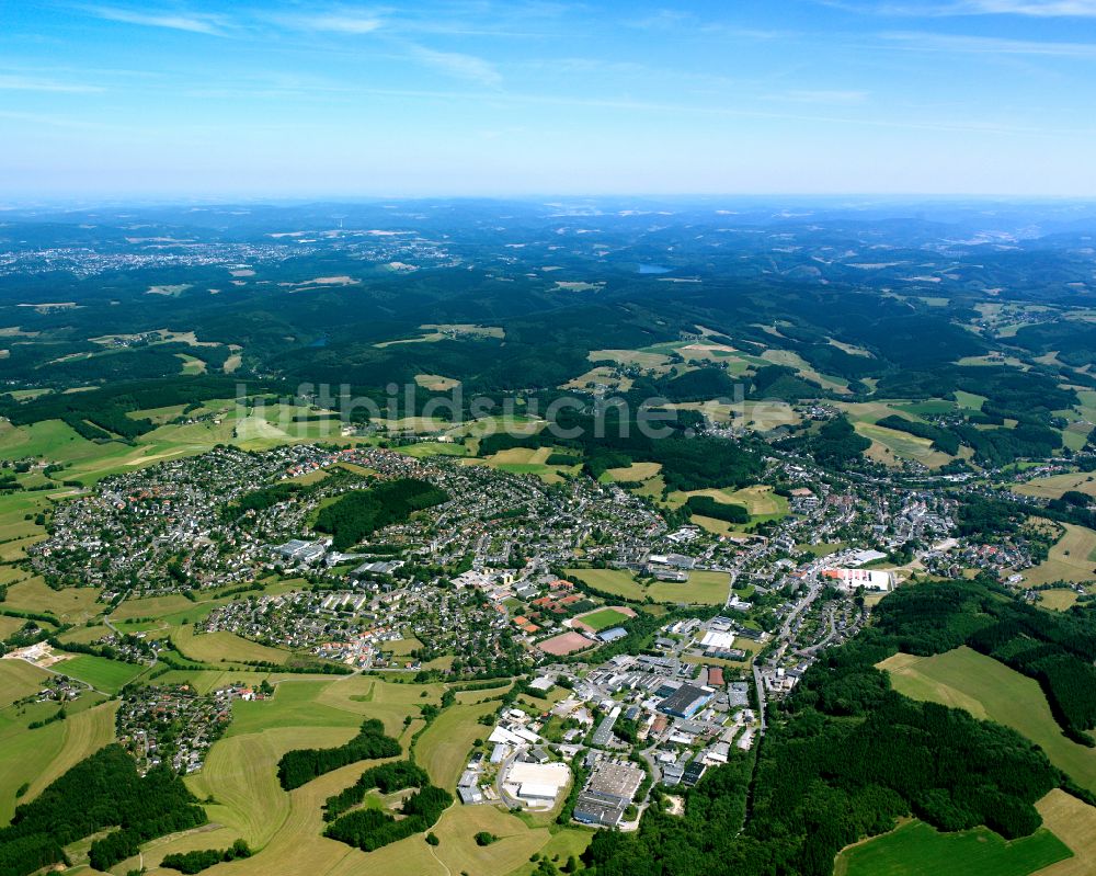 Luftbild Kierspe - Stadtrand mit landwirtschaftlichen Feldern in Kierspe im Bundesland Nordrhein-Westfalen, Deutschland