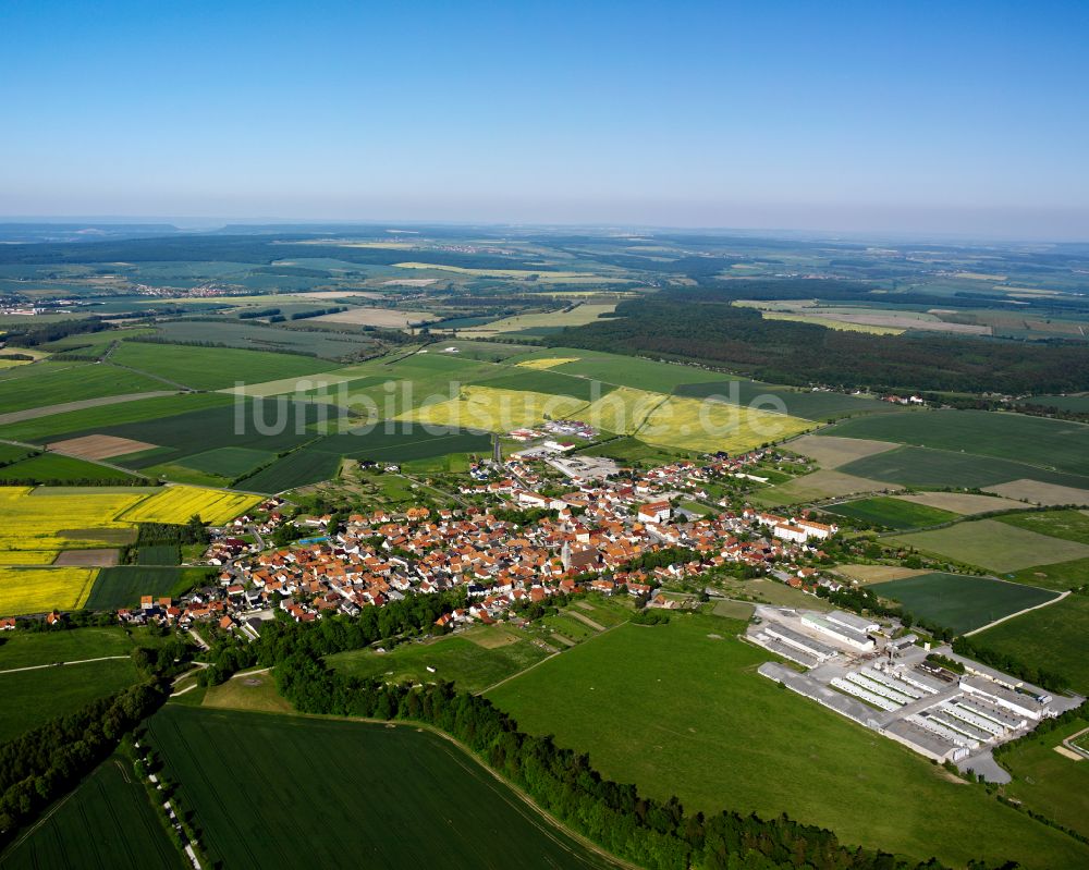 Küllstedt von oben - Stadtrand mit landwirtschaftlichen Feldern in Küllstedt im Bundesland Thüringen, Deutschland