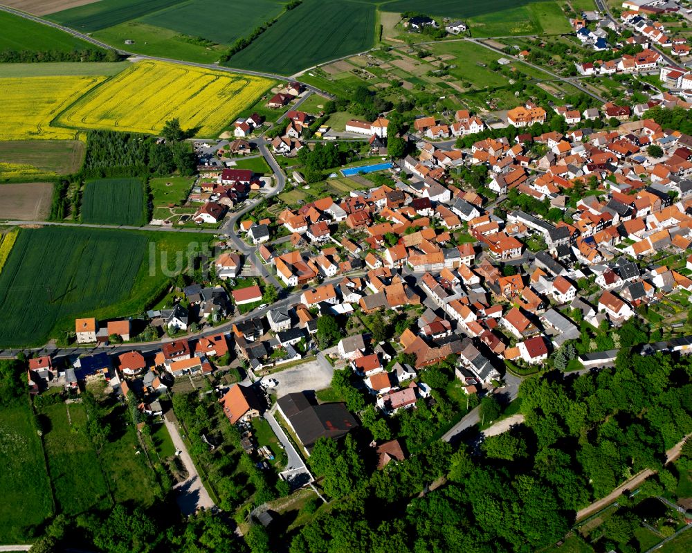 Küllstedt von oben - Stadtrand mit landwirtschaftlichen Feldern in Küllstedt im Bundesland Thüringen, Deutschland