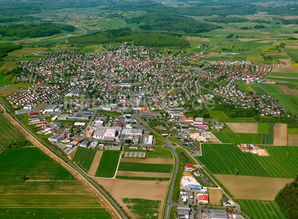 Laichingen aus der Vogelperspektive: Stadtrand mit landwirtschaftlichen Feldern in Laichingen im Bundesland Baden-Württemberg, Deutschland