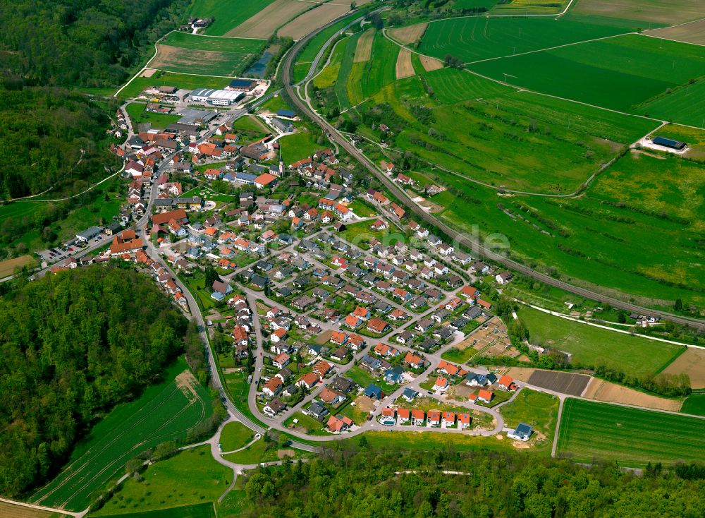 Luftaufnahme Lonsee - Stadtrand mit landwirtschaftlichen Feldern in Lonsee im Bundesland Baden-Württemberg, Deutschland