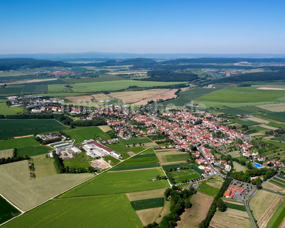 Niederorschel aus der Vogelperspektive: Stadtrand mit landwirtschaftlichen Feldern in Niederorschel im Bundesland Thüringen, Deutschland