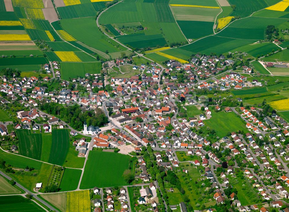 Luftaufnahme Oberdischingen - Stadtrand mit landwirtschaftlichen Feldern in Oberdischingen im Bundesland Baden-Württemberg, Deutschland