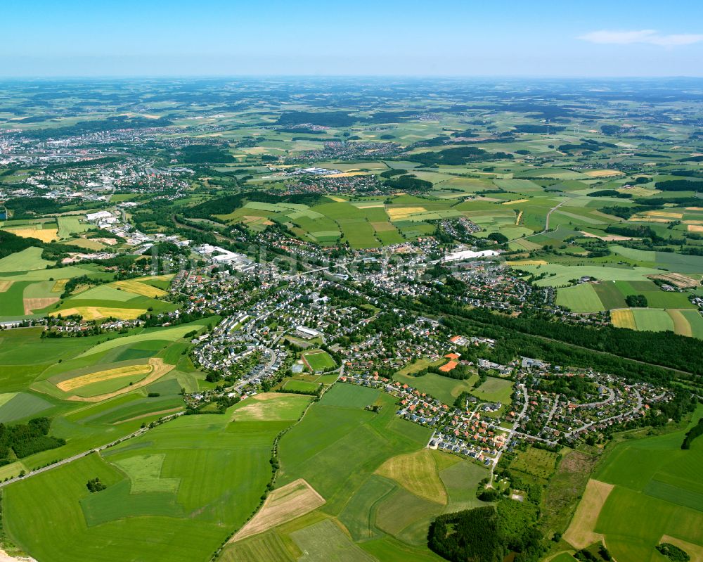 Oberkotzau aus der Vogelperspektive: Stadtrand mit landwirtschaftlichen Feldern in Oberkotzau im Bundesland Bayern, Deutschland