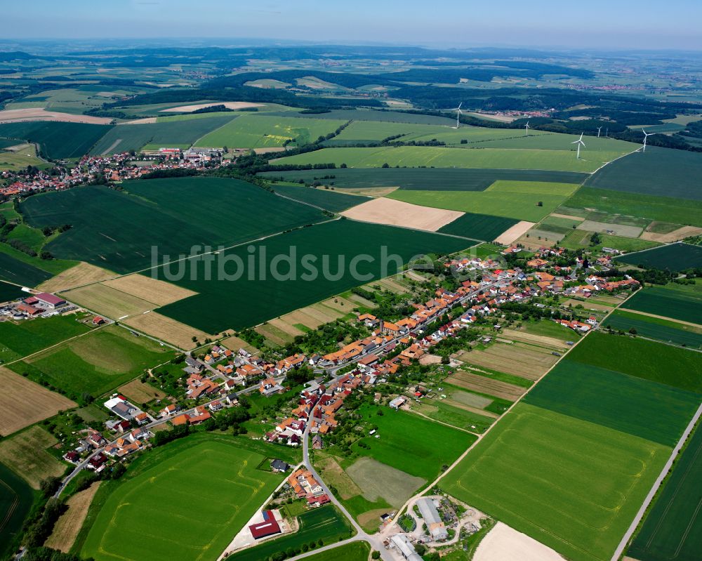 Luftaufnahme Steinbach - Stadtrand mit landwirtschaftlichen Feldern in Steinbach im Bundesland Thüringen, Deutschland