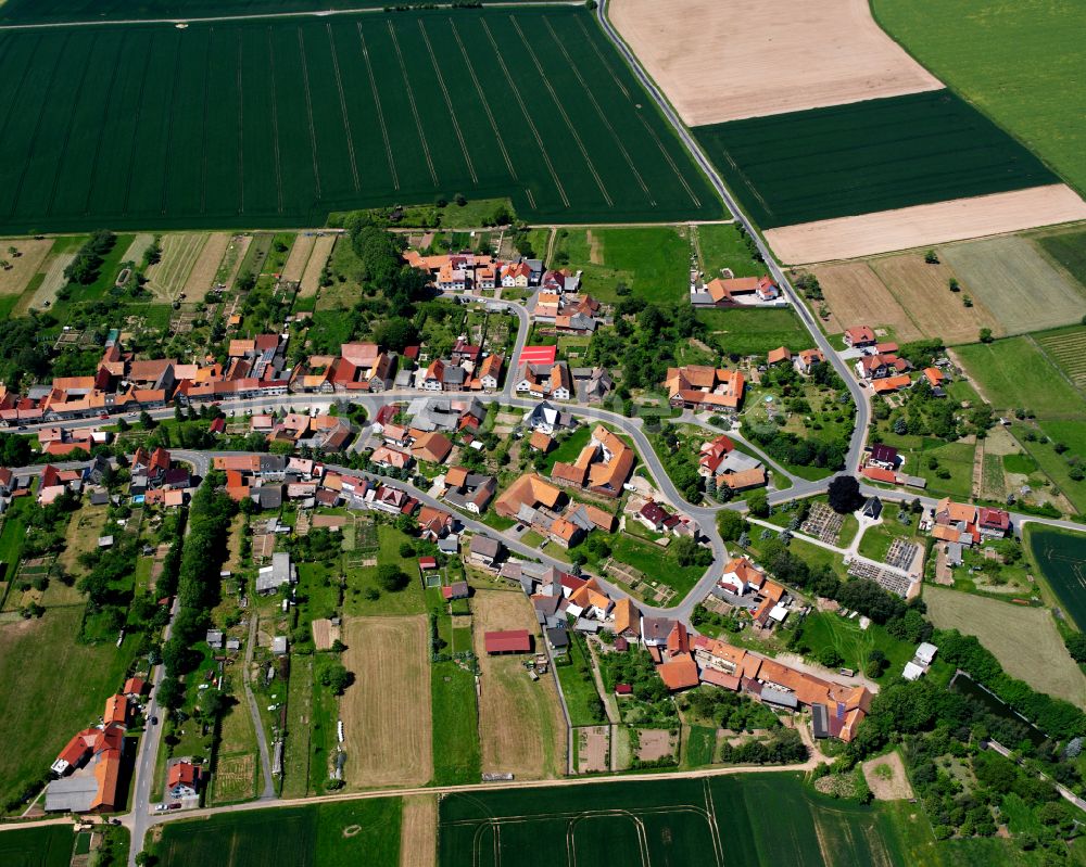 Steinbach von oben - Stadtrand mit landwirtschaftlichen Feldern in Steinbach im Bundesland Thüringen, Deutschland