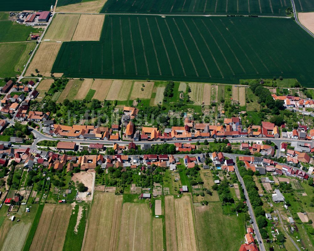 Steinbach aus der Vogelperspektive: Stadtrand mit landwirtschaftlichen Feldern in Steinbach im Bundesland Thüringen, Deutschland