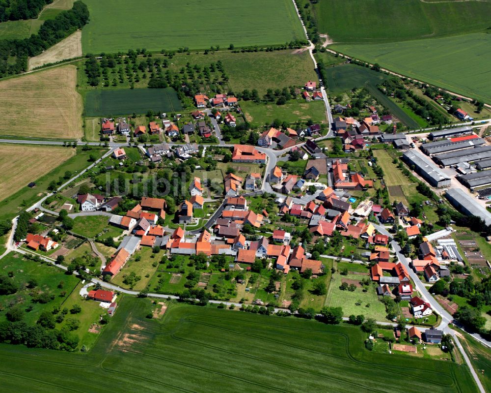 Luftaufnahme Tastungen - Stadtrand mit landwirtschaftlichen Feldern in Tastungen im Bundesland Thüringen, Deutschland