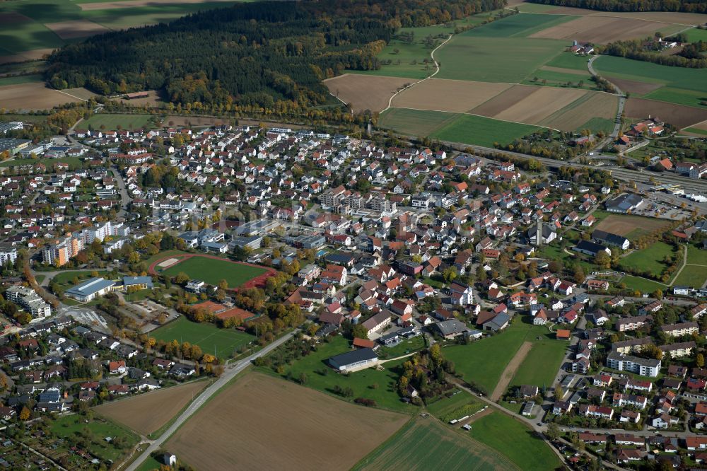 Tomerdingen aus der Vogelperspektive: Stadtrand mit landwirtschaftlichen Feldern in Tomerdingen im Bundesland Baden-Württemberg, Deutschland