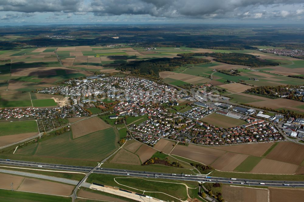 Luftbild Tomerdingen - Stadtrand mit landwirtschaftlichen Feldern in Tomerdingen im Bundesland Baden-Württemberg, Deutschland