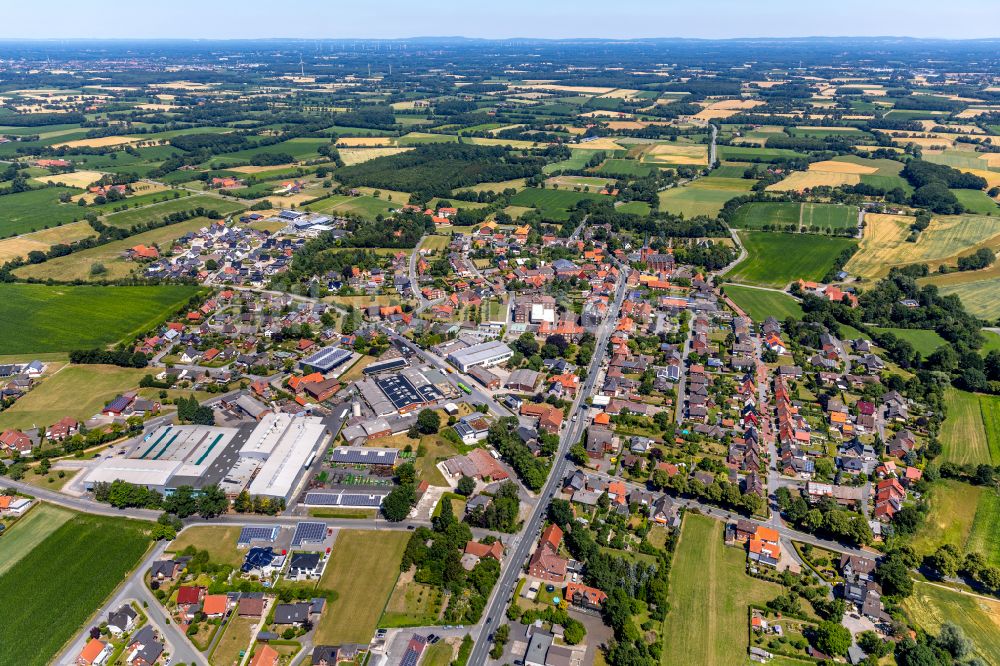 Luftaufnahme Westkirchen - Stadtrand mit landwirtschaftlichen Feldern in Westkirchen im Bundesland Nordrhein-Westfalen, Deutschland