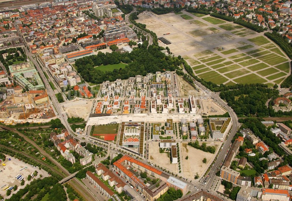 München aus der Vogelperspektive: Stadtteil- Ansicht mit Bavariapark im Ortsteil Schwanthalerhöhe in München im Bundesland Bayern, Deutschland