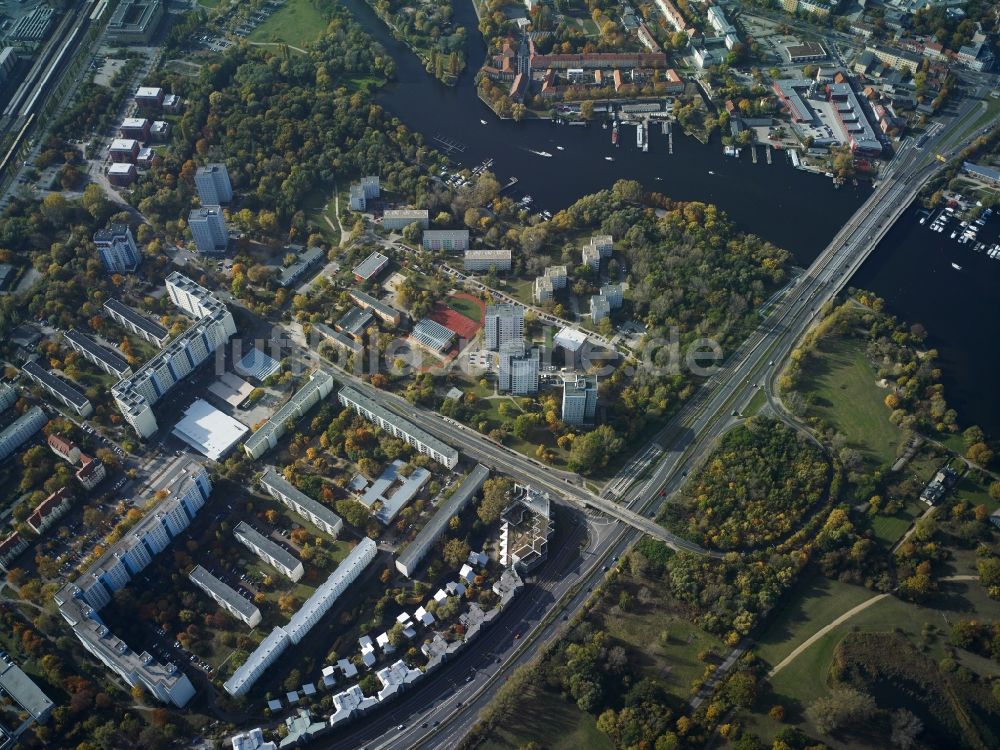 Potsdam von oben - Stadtteil Babelsberg mit Wohngebieten entlang der Nuthestraße im Stadtgebiet in Potsdam im Bundesland Brandenburg