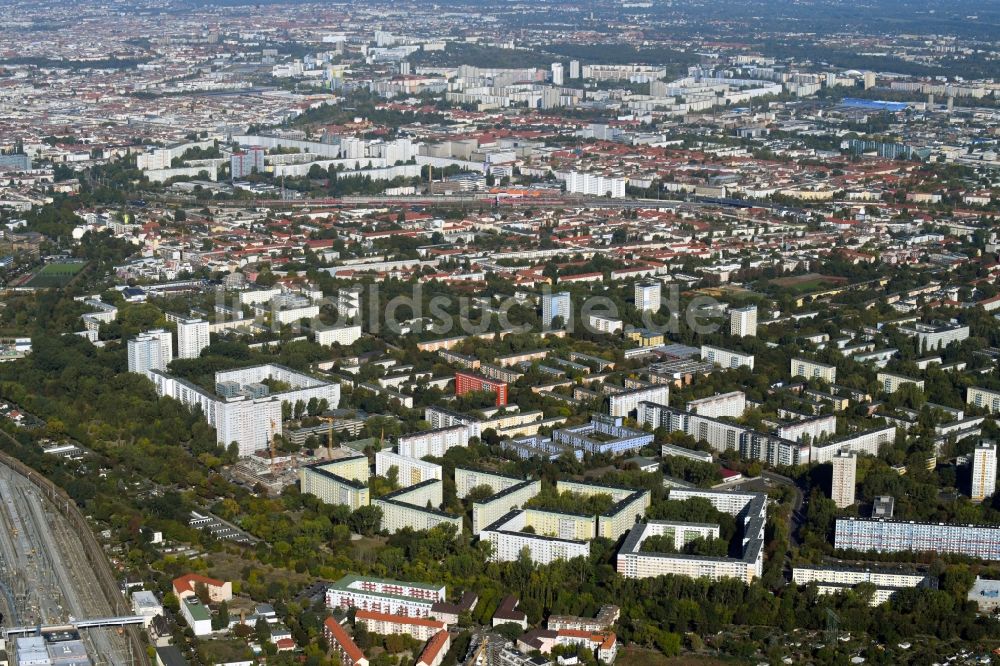 Berlin aus der Vogelperspektive: Stadtteil Berlin Friedrichsfelde im Stadtgebiet in Berlin, Deutschland