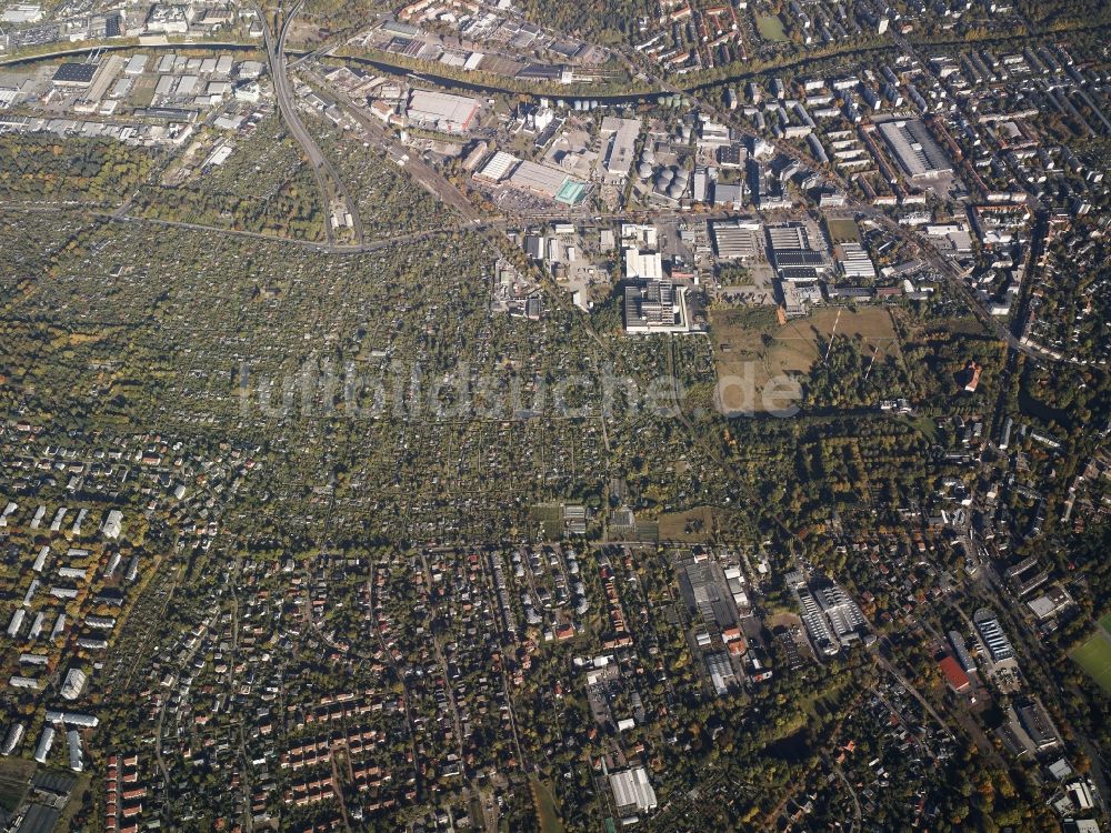 Luftaufnahme Berlin - Stadtteil Britz im Stadtgebiet in Berlin