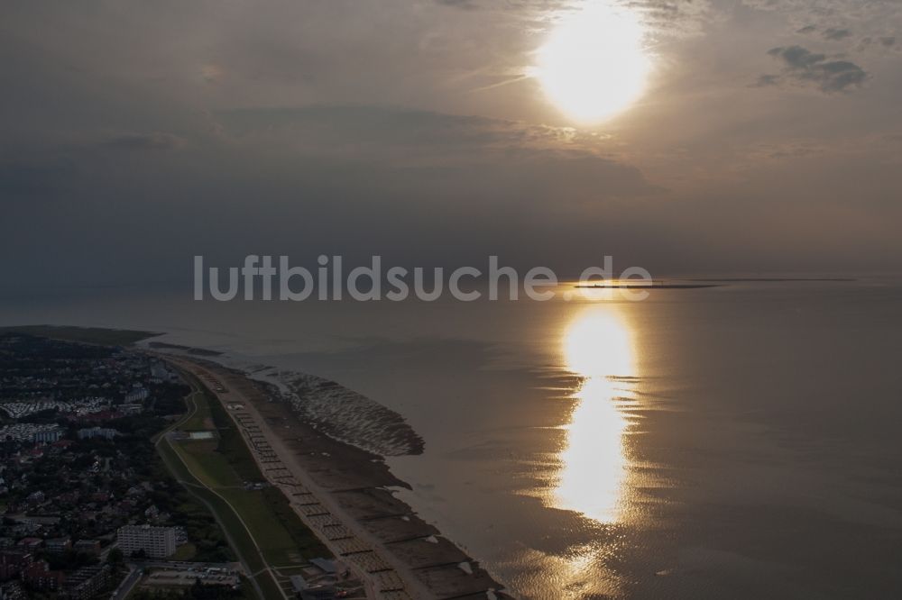 Luftaufnahme Cuxhaven - Stadtteil Döse an der Nordsee im bei untergehender Sonne im Stadtgebiet in Cuxhaven im Bundesland Niedersachsen