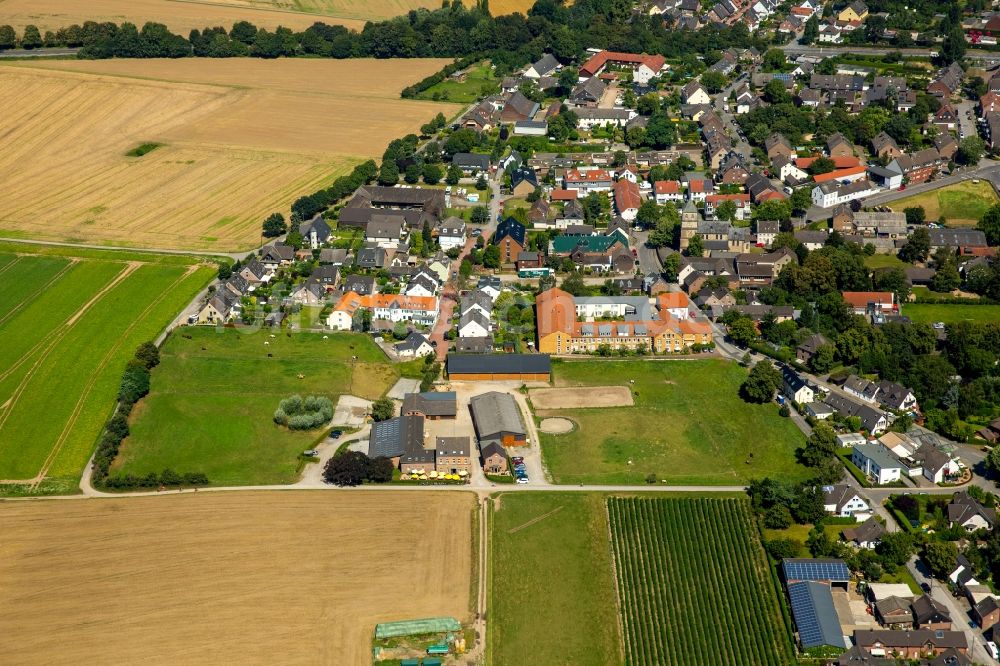 Duisburg aus der Vogelperspektive: Stadtteil Ehingen im Stadtgebiet in Duisburg im Bundesland Nordrhein-Westfalen