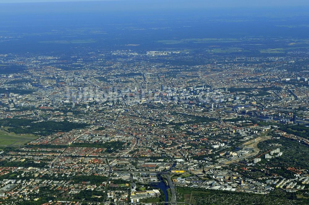 Luftbild Berlin - Stadtteil am Flughafen Tempelhof mit Autobahnbaustellen A100 in Neukölln im Stadtgebiet in Berlin